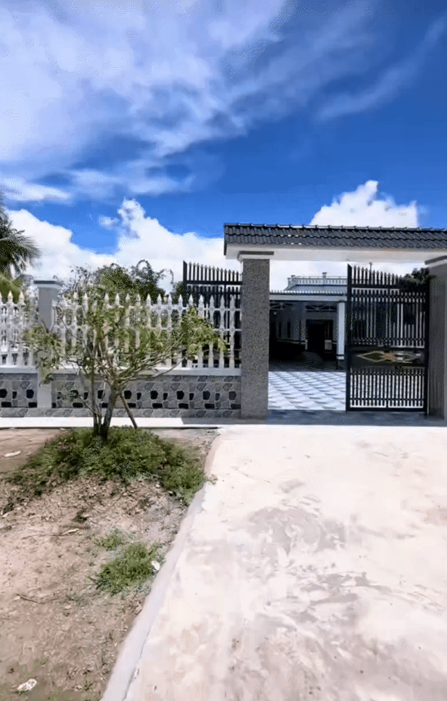 "Đặc sản" nhà miền Tây: Rộng "vô cùng tận", lắt léo như mê cung, gạch hoa sáng bóng cả sân, chỉ quét nhà thôi cũng bở hơi tai- Ảnh 10. "Đặc sản" nhà miền Tây: Rộng "vô cùng tận", lắt léo như mê cung, gạch hoa sáng bóng cả sân, chỉ quét nhà thôi cũng bở hơi tai- Ảnh 10.