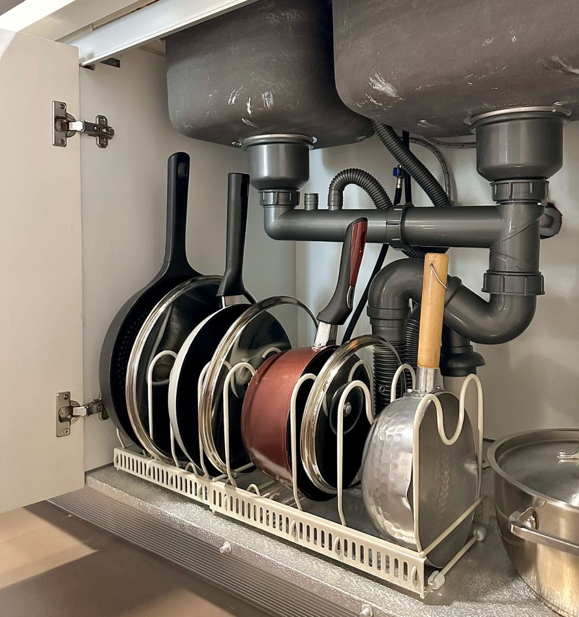 Tôi thử 10 cách cất nồi của cư dân mạng và bếp của tôi gọn hơn cả showroom!- Ảnh 15.