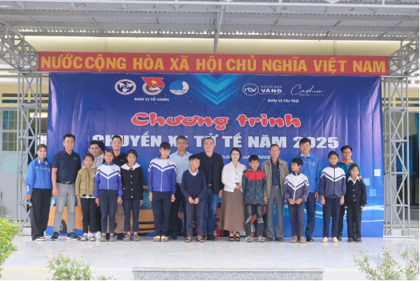 Người Bạn Vàng và Cashion tặng xe đạp, nối tiếp ước mơ cho học sinh dân tộc thiểu số - Ảnh 1. Người Bạn Vàng và Cashion tặng xe đạp, nối tiếp ước mơ cho học sinh dân tộc thiểu số - Ảnh 1.