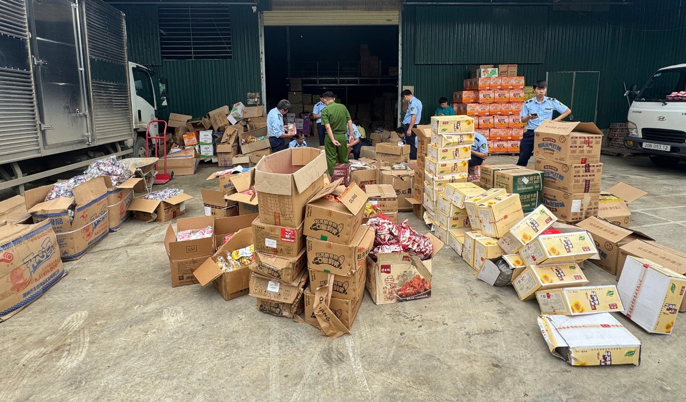 1 tháng ra quân, lực lượng quản lý thị trường đã truy quét hơn 3.100 vụ vi phạm - Ảnh 2.