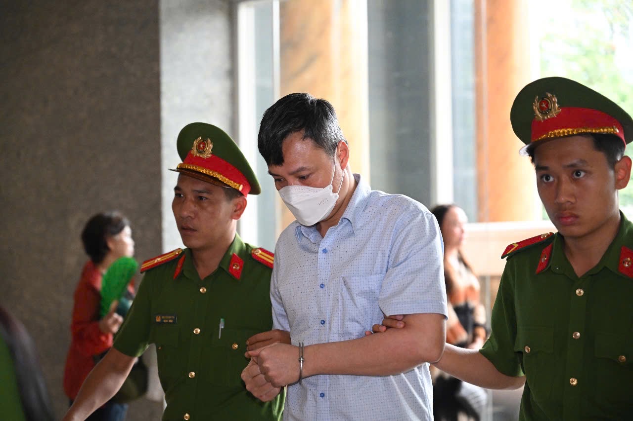 Hàng chục bị cáo tới tòa phúc thẩm, không thấy cựu Chủ tịch FLC Trịnh Văn Quyết- Ảnh 3.