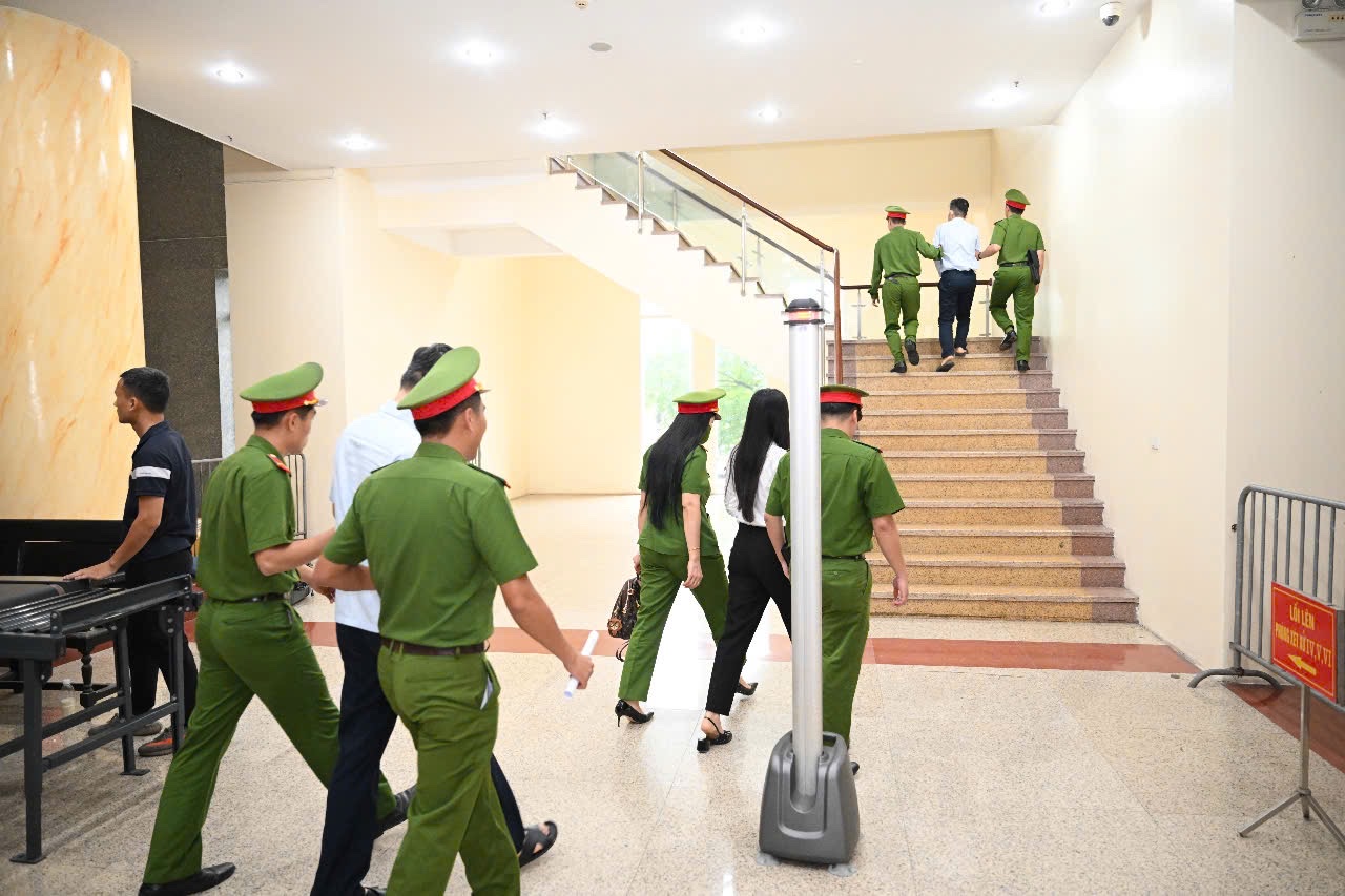 Hàng chục bị cáo tới tòa phúc thẩm, không thấy cựu Chủ tịch FLC Trịnh Văn Quyết- Ảnh 4.