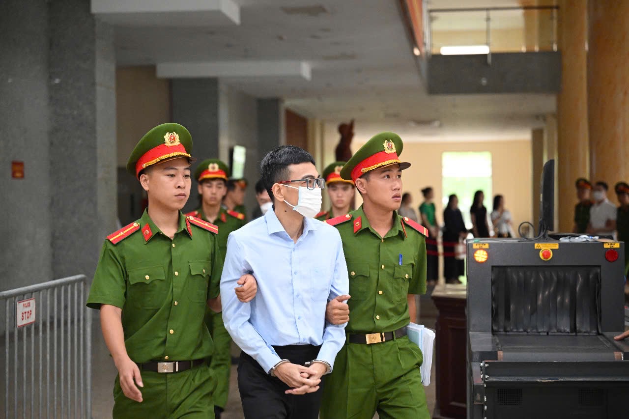 Hàng chục bị cáo tới tòa phúc thẩm, không thấy cựu Chủ tịch FLC Trịnh Văn Quyết- Ảnh 5.