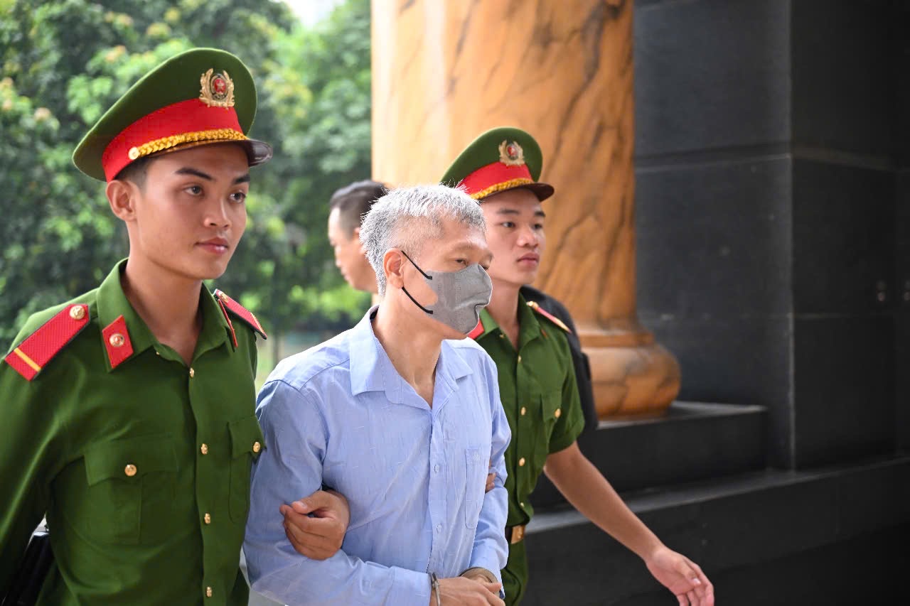 Hàng chục bị cáo tới tòa phúc thẩm, không thấy cựu Chủ tịch FLC Trịnh Văn Quyết- Ảnh 16.