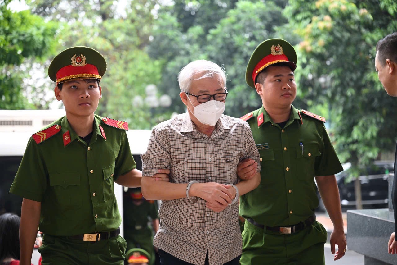 Hàng chục bị cáo tới tòa phúc thẩm, không thấy cựu Chủ tịch FLC Trịnh Văn Quyết- Ảnh 6.