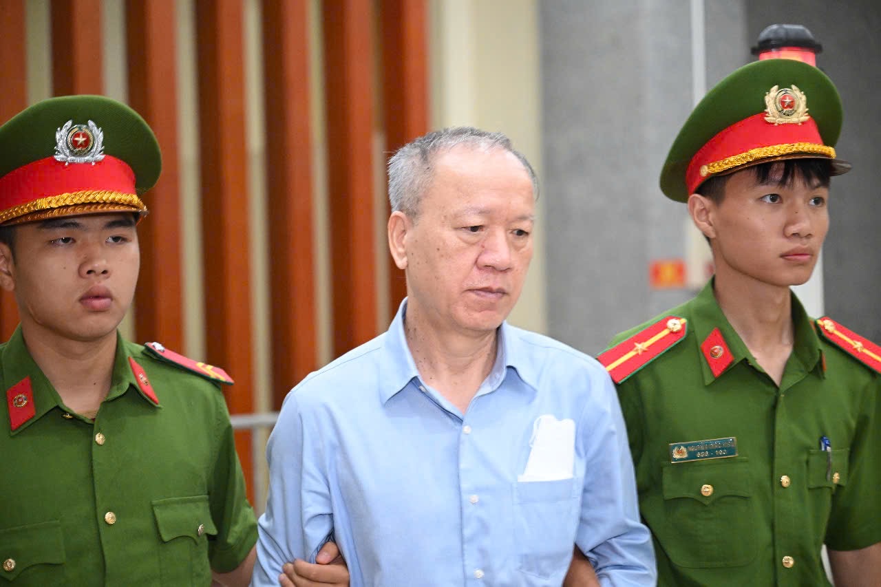 Hàng chục bị cáo tới tòa phúc thẩm, không thấy cựu Chủ tịch FLC Trịnh Văn Quyết- Ảnh 15.