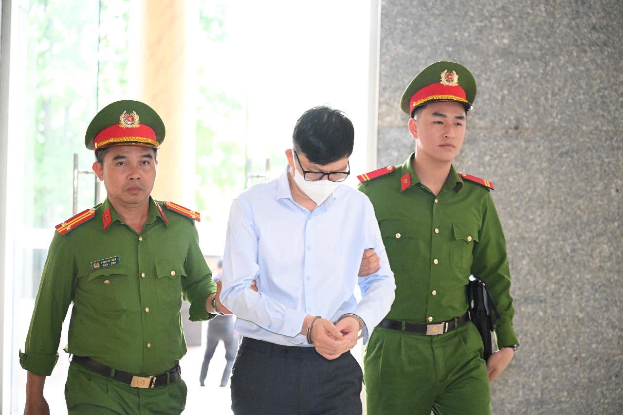 Hàng chục bị cáo tới tòa phúc thẩm, không thấy cựu Chủ tịch FLC Trịnh Văn Quyết- Ảnh 12.