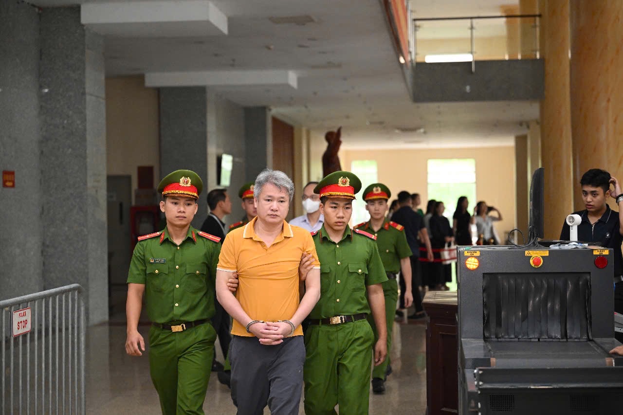 Hàng chục bị cáo tới tòa phúc thẩm, không thấy cựu Chủ tịch FLC Trịnh Văn Quyết- Ảnh 13.