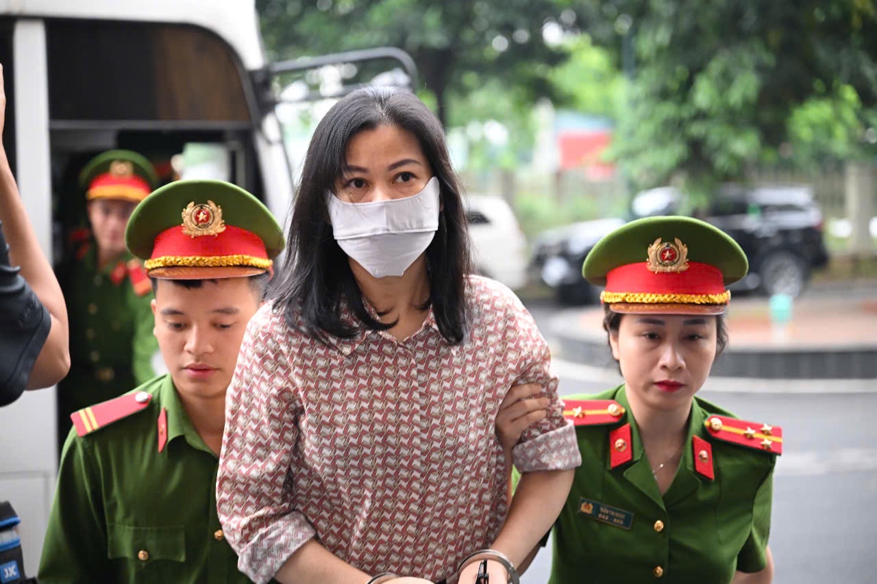 Hàng chục bị cáo tới tòa phúc thẩm, không thấy cựu Chủ tịch FLC Trịnh Văn Quyết- Ảnh 14.