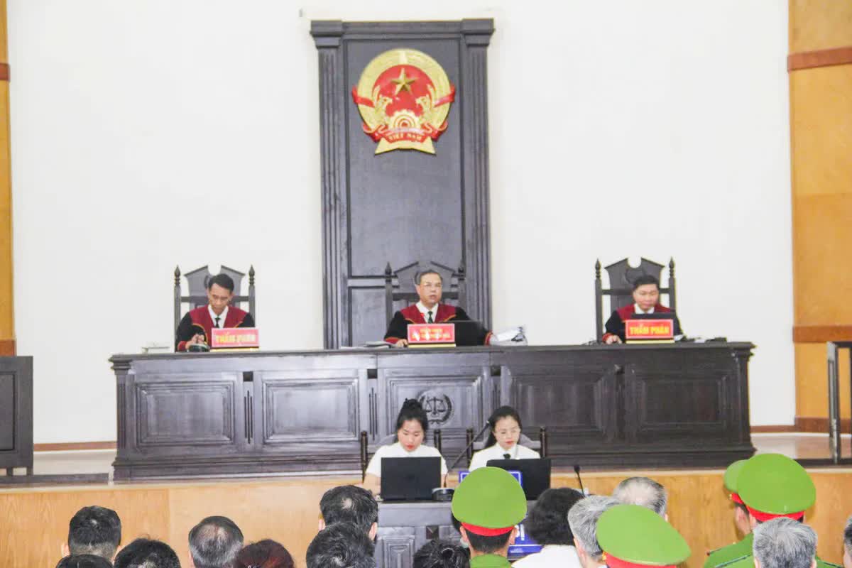Cựu Chủ tịch FLC xin chuyển từ hình phạt tù giam sang hình phạt tiền- Ảnh 1. Cựu Chủ tịch FLC xin chuyển từ hình phạt tù giam sang hình phạt tiền- Ảnh 1.