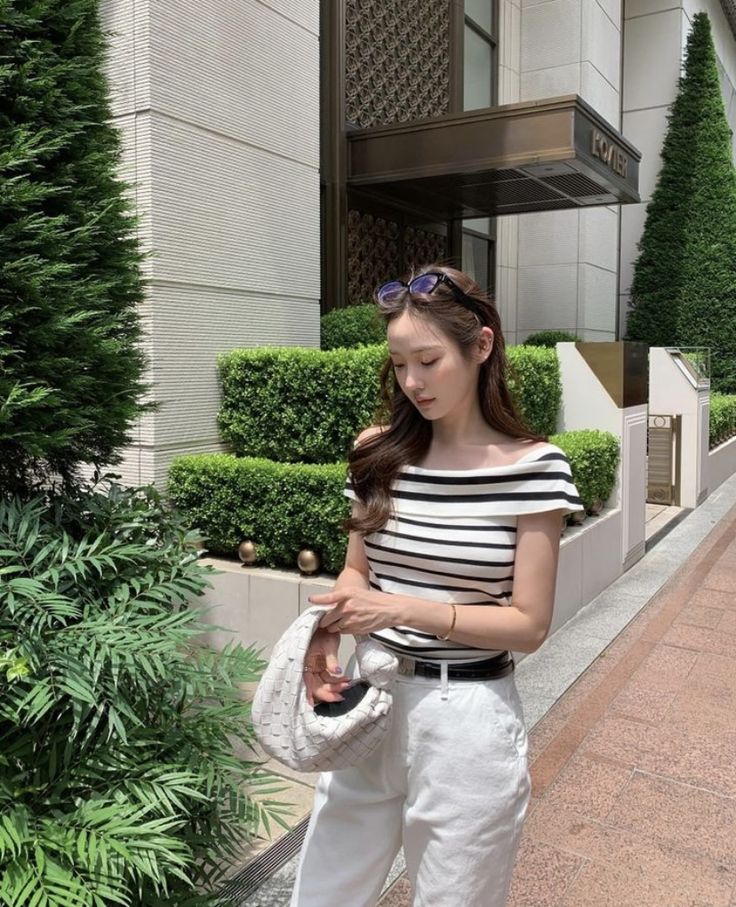 Tiêu tiền kiểu này thì đến mì tôm cũng không có mà ăn- Ảnh 1.