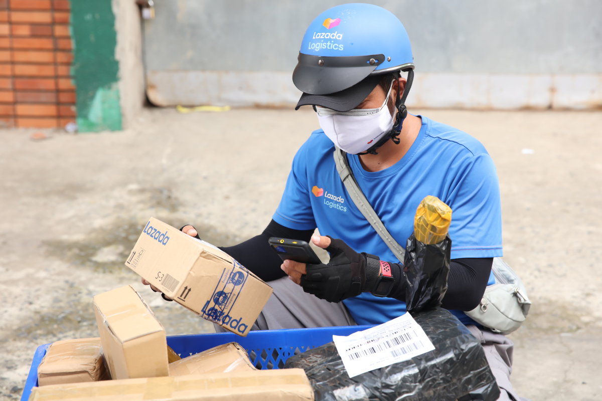 Lazada nói gì về việc kê khai và khấu trừ thuế thay người bán?- Ảnh 1.