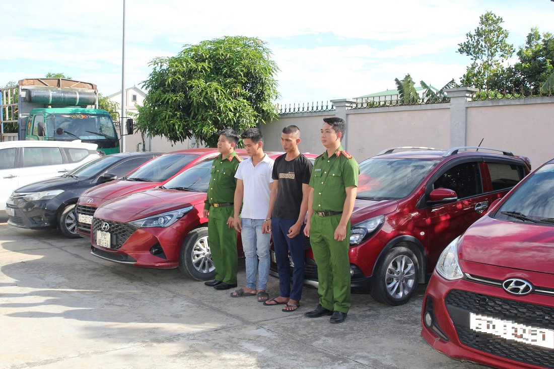 Thủ đoạn làm "bốc hơi" 11 xe ô tô của cặp đối tượng bất hảo- Ảnh 1.