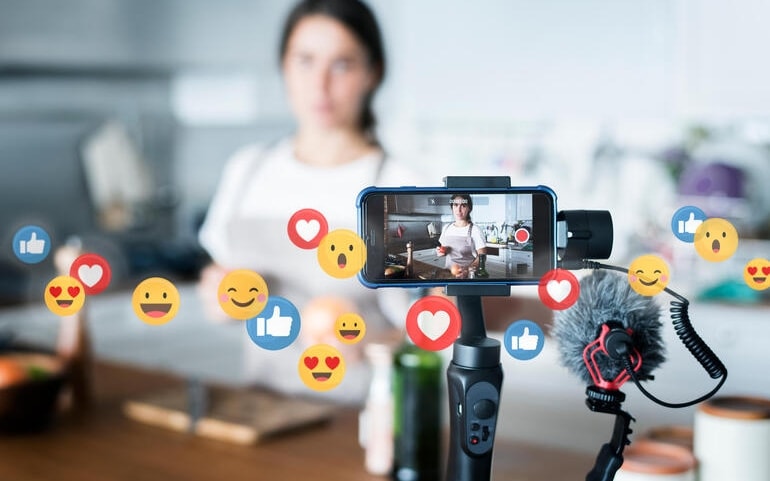 Sinh viên livestream bán hàng online, Youtuber kiếm trăm triệu: Có bị thu thuế? - Ảnh 1.