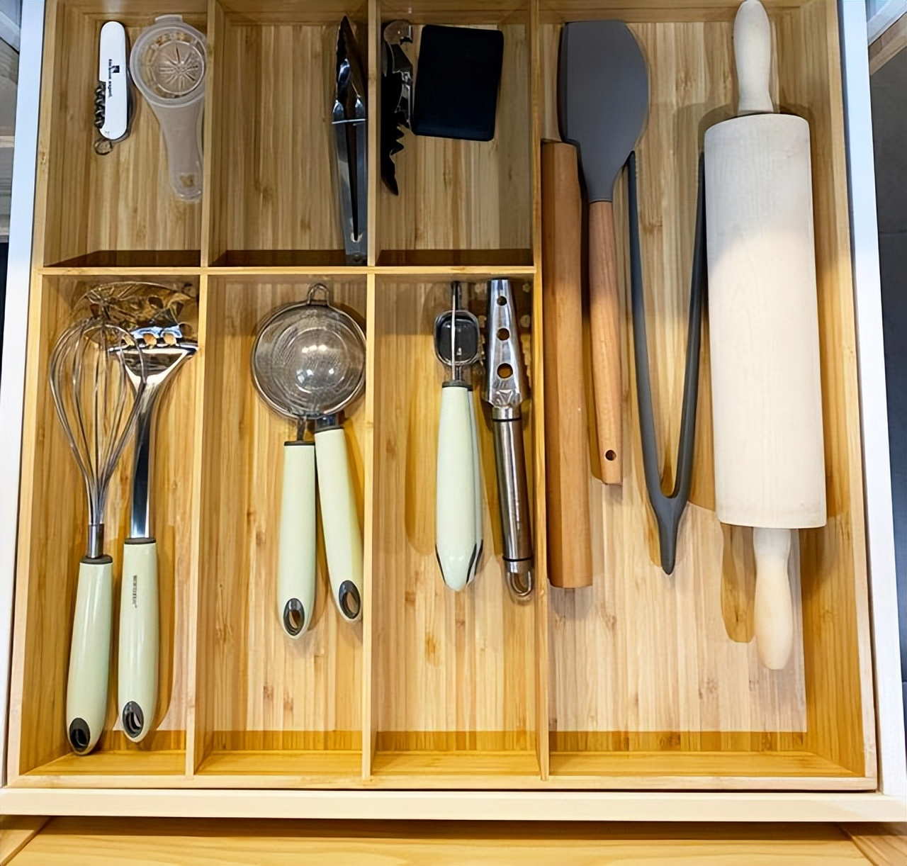Mẹ ba con gây sốt vì biến căn hộ 99m² thành “thế giới lưu trữ”: Không TV, không dư đồ, cả ba thế hệ sống vẫn gọn gàng- Ảnh 13. Mẹ ba con gây sốt vì biến căn hộ 99m² thành “thế giới lưu trữ”: Không TV, không dư đồ, cả ba thế hệ sống vẫn gọn gàng- Ảnh 13.