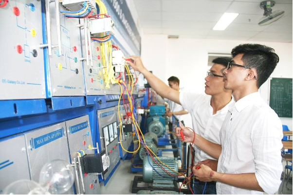 Top 10 ngành nghề có nhu cầu tuyển dụng cao nhất quý I/2025 - Ảnh 4. Top 10 ngành nghề có nhu cầu tuyển dụng cao nhất quý I/2025 - Ảnh 4.