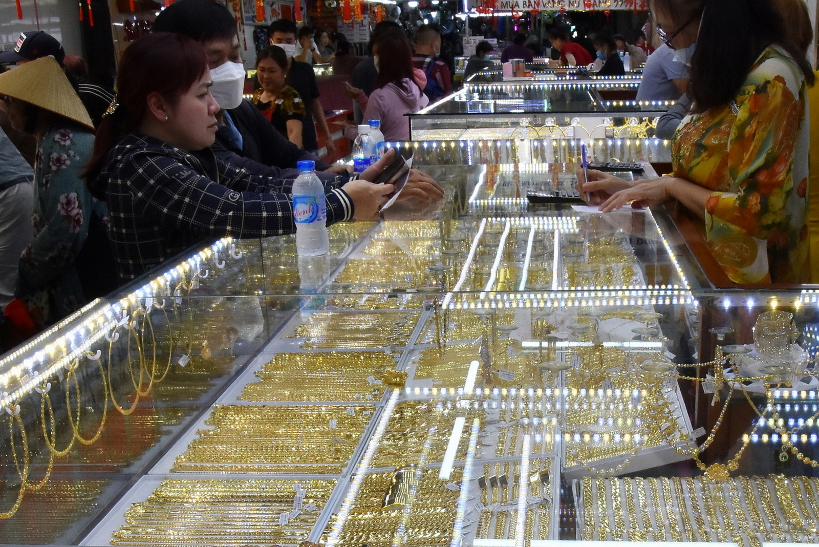 Giá vàng hôm nay, 18-6: Bật tăng trở lại- Ảnh 1. Giá vàng hôm nay, 18-6: Bật tăng trở lại- Ảnh 1.
