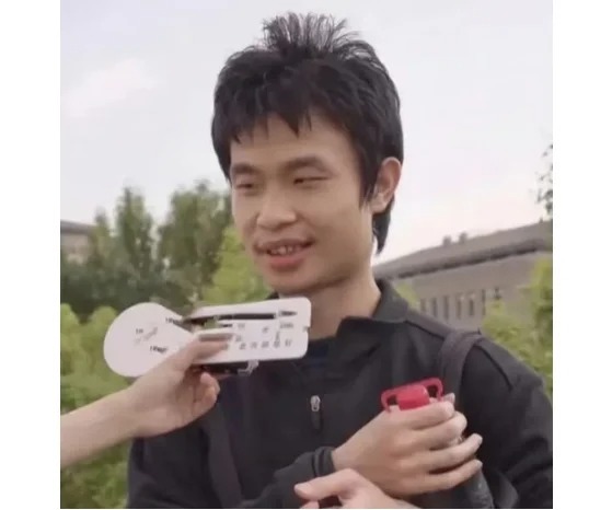 Thiên tài toán học Trung Quốc khiến nhiều người sửng sốt vì sống với 40 USD/tháng, từ chối nhận tiền công khi giải các bài toán khó- Ảnh 2.