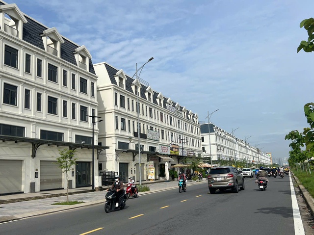 Shophouse triệu đô khu ven Tp.HCM: Chỗ hắt hiu, nơi sôi động, sự thật ít ai ngờ- Ảnh 10.