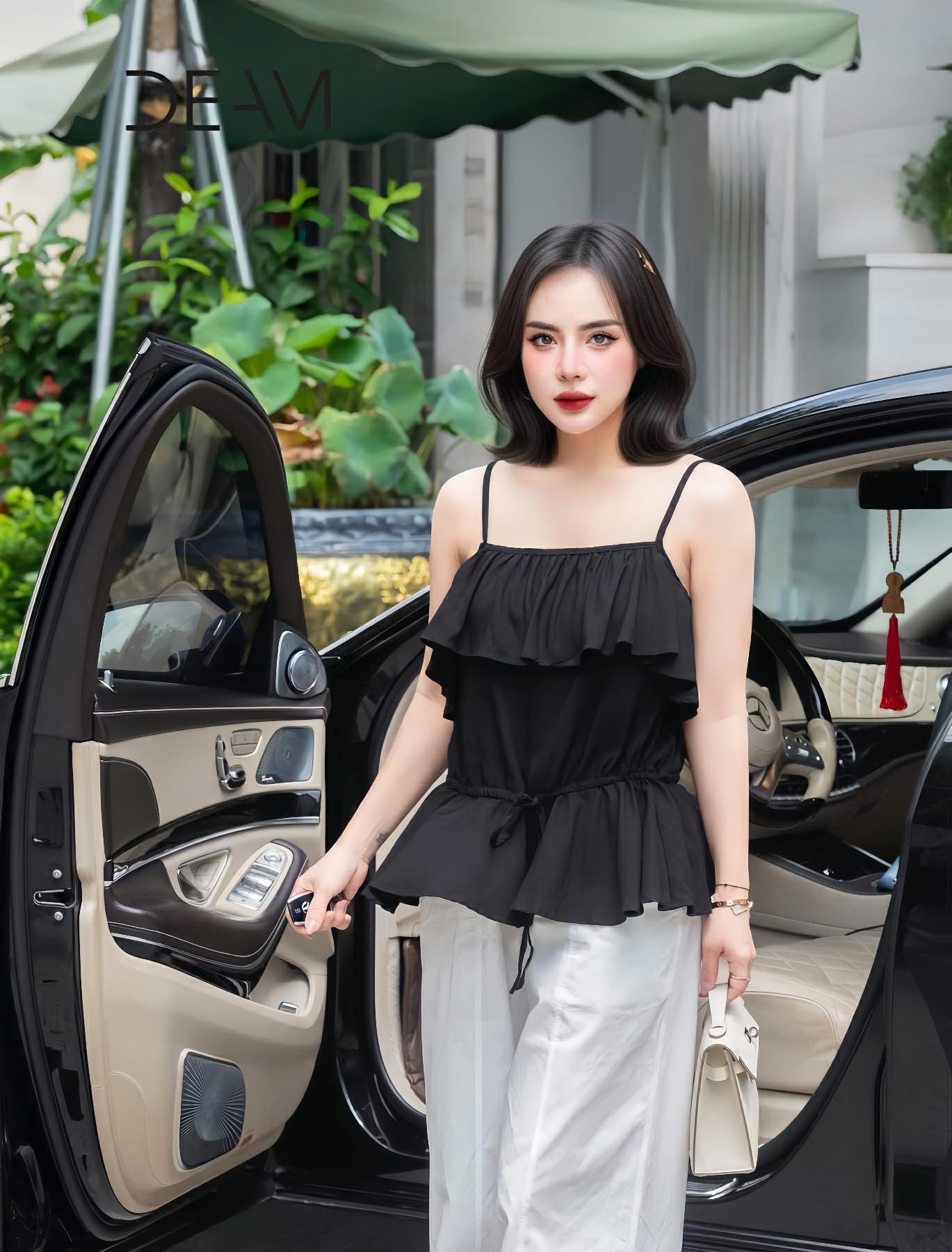 Gọi lái xe riêng là "nô bộc", chi trăm triệu sắm đồ hiệu là "cạn phước": 1 nữ chủ tịch nổi tiếng bị phản ứng - Ảnh 1. Gọi lái xe riêng là "nô bộc", chi trăm triệu sắm đồ hiệu là "cạn phước": 1 nữ chủ tịch nổi tiếng bị phản ứng - Ảnh 1.