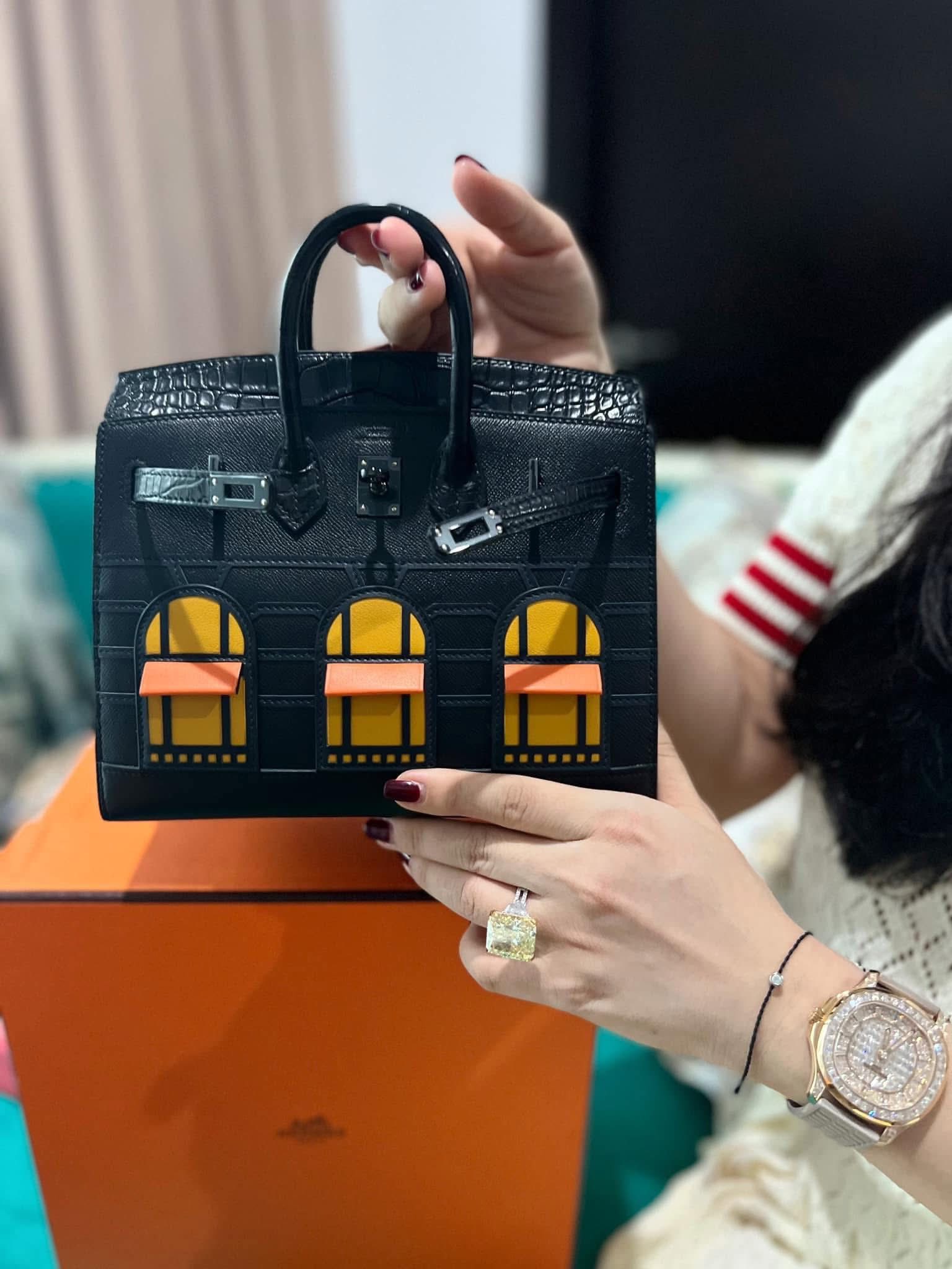 Gọi lái xe riêng là "nô bộc", chi trăm triệu sắm đồ hiệu là "cạn phước": 1 nữ chủ tịch nổi tiếng bị phản ứng - Ảnh 4. Gọi lái xe riêng là "nô bộc", chi trăm triệu sắm đồ hiệu là "cạn phước": 1 nữ chủ tịch nổi tiếng bị phản ứng - Ảnh 4.