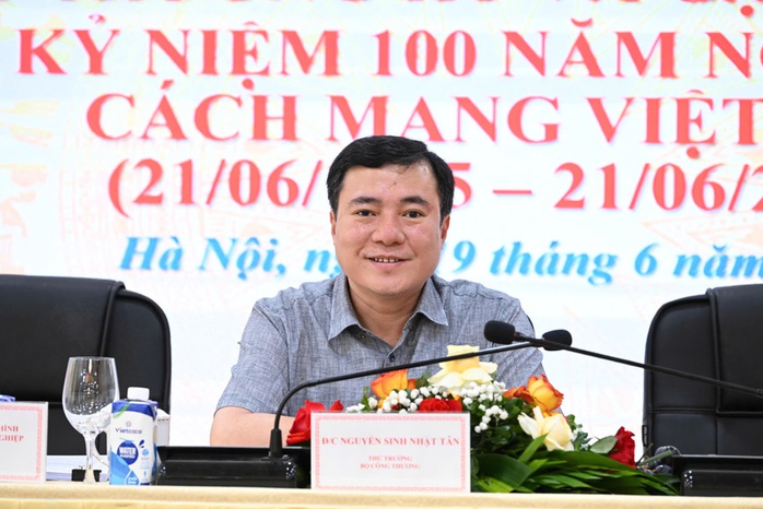 Bộ Công Thương đang phối hợp xử lý vụ một người nổi tiếng trên mạng xã hội bị tố bán hàng lậu- Ảnh 1.