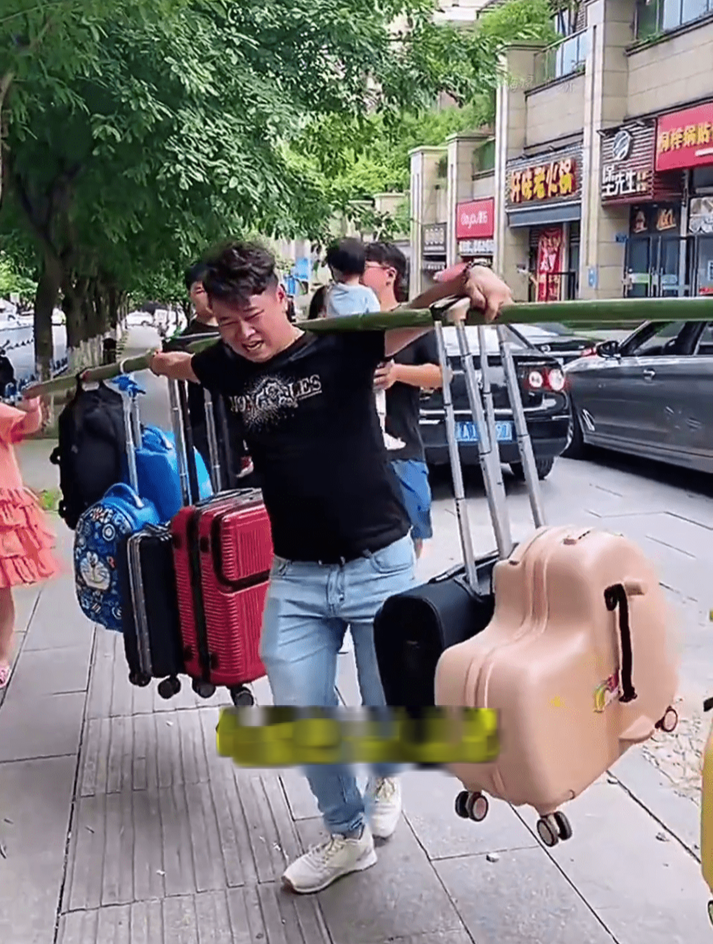 Người đàn ông khổ nhất Trung Quốc mỗi mùa nghỉ hè- Ảnh 3.