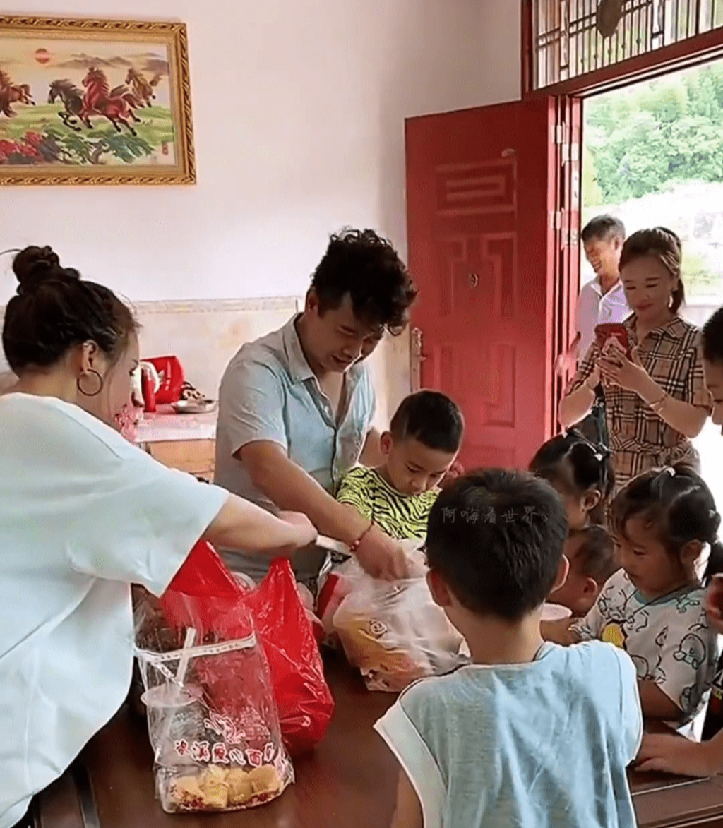 Người đàn ông khổ nhất Trung Quốc mỗi mùa nghỉ hè- Ảnh 6.