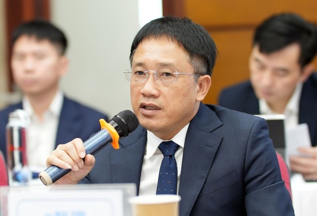 Bán mớ rau, con cá ngoài chợ có phải xuất hóa đơn và nộp thuế? Phó Cục trưởng Cục Thuế lên tiếng - Ảnh 1.