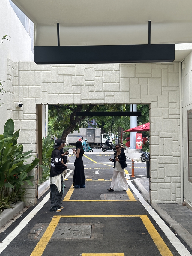 Xe thì ít mà người xếp hàng dài: Mô hình drive thru của Highlands vì sao lại lạ thế này?