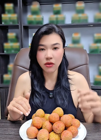 Mẹ Cua Cốm khen vải trứng Phù Cừ ngon nhất, người bán vải Thanh Hà: "Nói năng làm sao để mọi người tôn trọng nhé" - Ảnh 3.