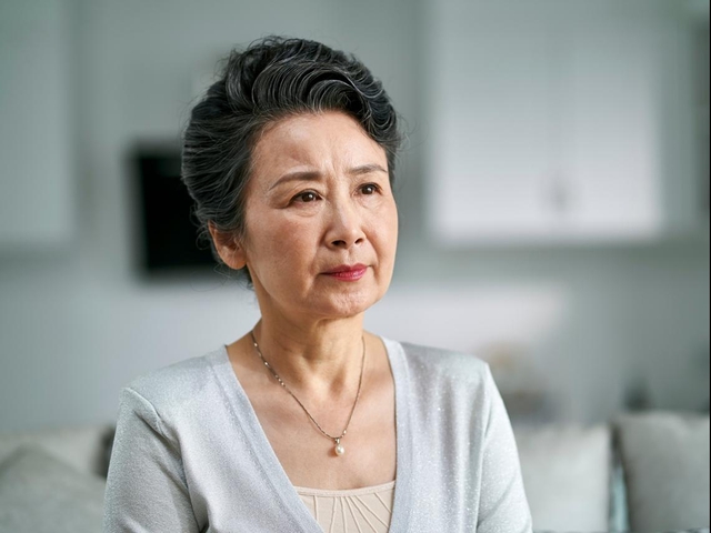 68 tuổi, lương hưu 29 triệu đồng/tháng vẫn “trắng tay”, nằm viện phải vay mượn khắp nơi, bật khóc nhận ra: Dù có bao nhiêu tiền cũng đừng làm 3 việc này!- Ảnh 3.