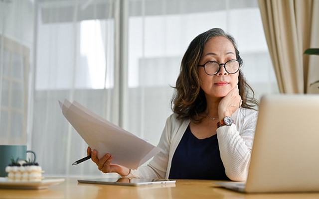 68 tuổi, lương hưu 29 triệu đồng/tháng vẫn “trắng tay”, nằm viện phải vay mượn khắp nơi, bật khóc nhận ra: Dù có bao nhiêu tiền cũng đừng làm 3 việc này!- Ảnh 1.