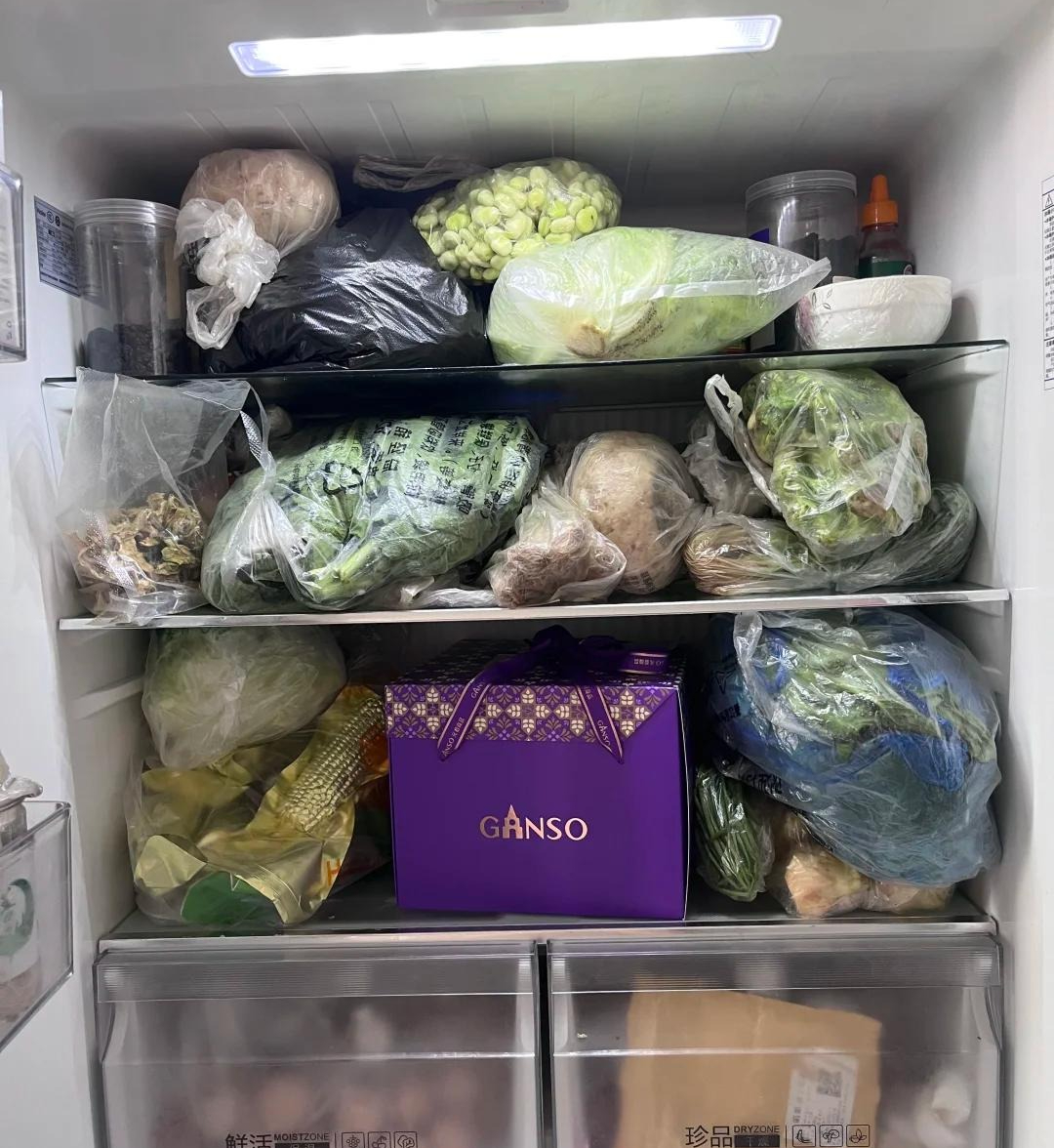 6 thực phẩm KHÔNG NÊN bảo quản trong tủ lạnh: Cái số 4 là sai lầm kinh điển!- Ảnh 1. 6 thực phẩm KHÔNG NÊN bảo quản trong tủ lạnh: Cái số 4 là sai lầm kinh điển!- Ảnh 1.