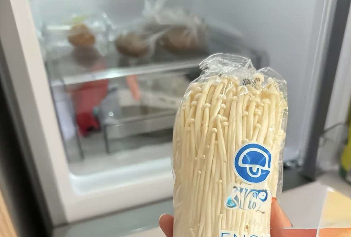 Kinh nghiệm của tôi khi mua nấm kim châm nấu ăn: Hãy nhớ "2 có - 3 không" để chọn được nấm tuyệt đối chuẩn tươi ngon- Ảnh 5.