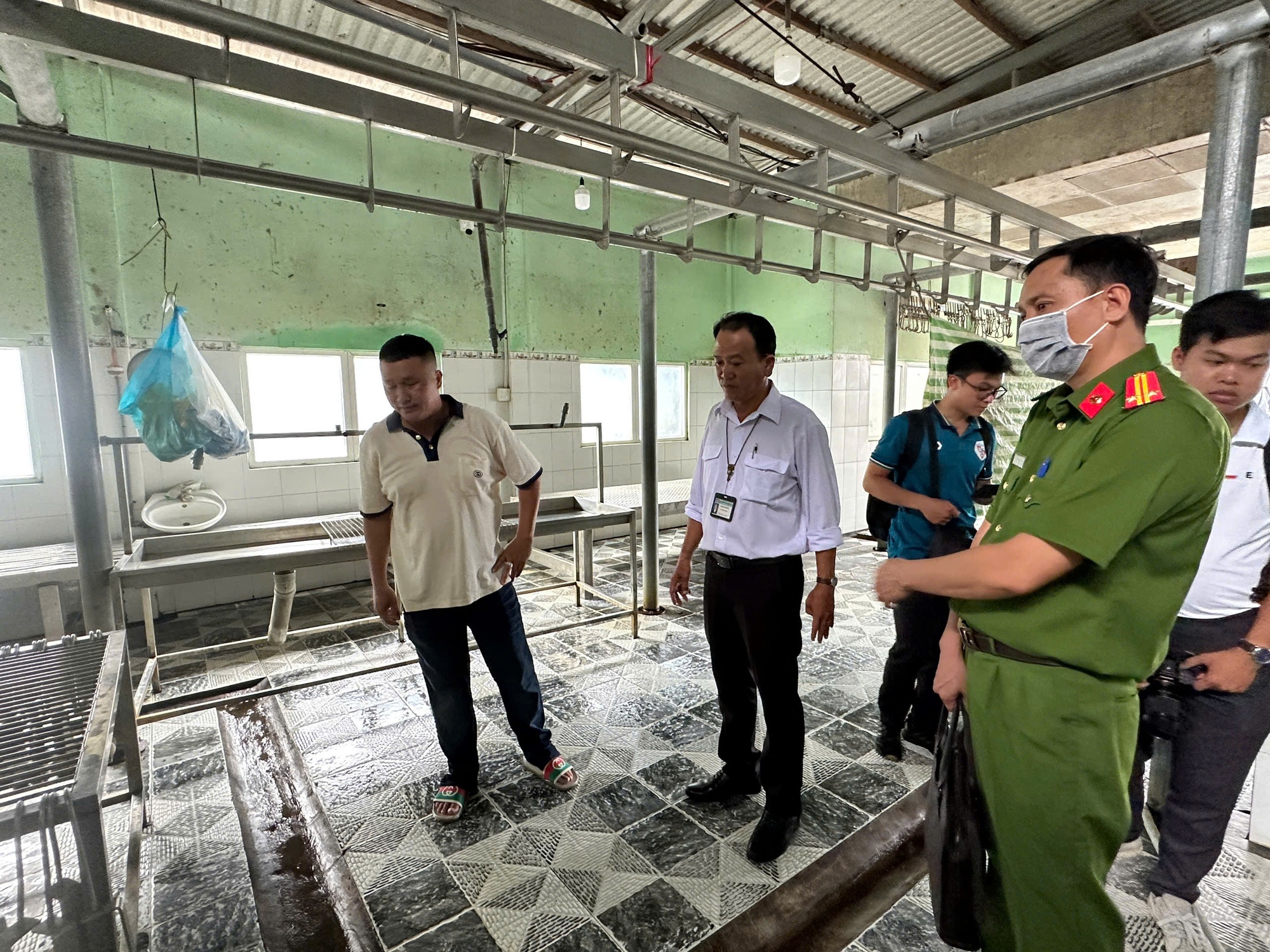 Thông tin bất ngờ về hình ảnh liên quan vụ C.P. Việt Nam bị “tố” bán thịt heo bệnh - Ảnh 1.