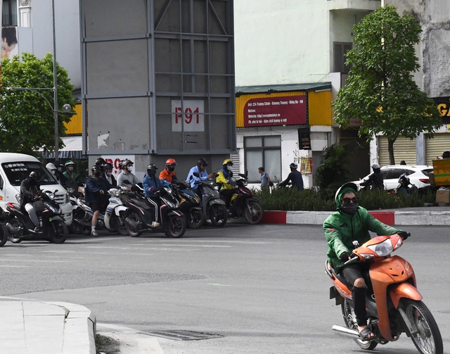 Hà Nội vào mùa "hao điện": Người dân rửa quạt, lắp thêm điều hoà, tìm đủ mọi cách vượt qua nắng nóng- Ảnh 7. Hà Nội vào mùa "hao điện": Người dân rửa quạt, lắp thêm điều hoà, tìm đủ mọi cách vượt qua nắng nóng- Ảnh 7.
