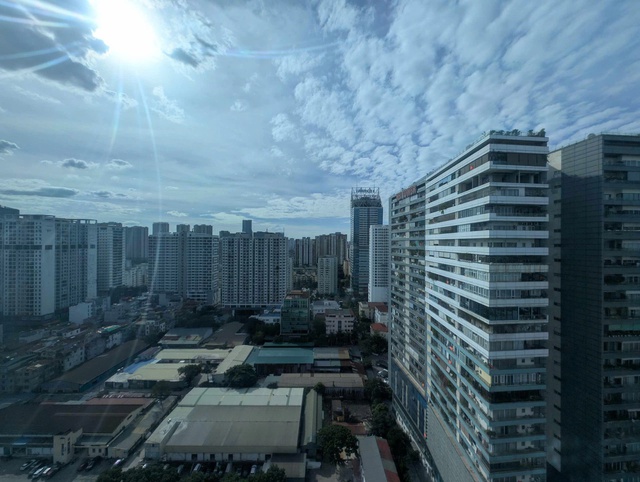 Hà Nội vào mùa "hao điện": Người dân rửa quạt, lắp thêm điều hoà, tìm đủ mọi cách vượt qua nắng nóng- Ảnh 2. Hà Nội vào mùa "hao điện": Người dân rửa quạt, lắp thêm điều hoà, tìm đủ mọi cách vượt qua nắng nóng- Ảnh 2.