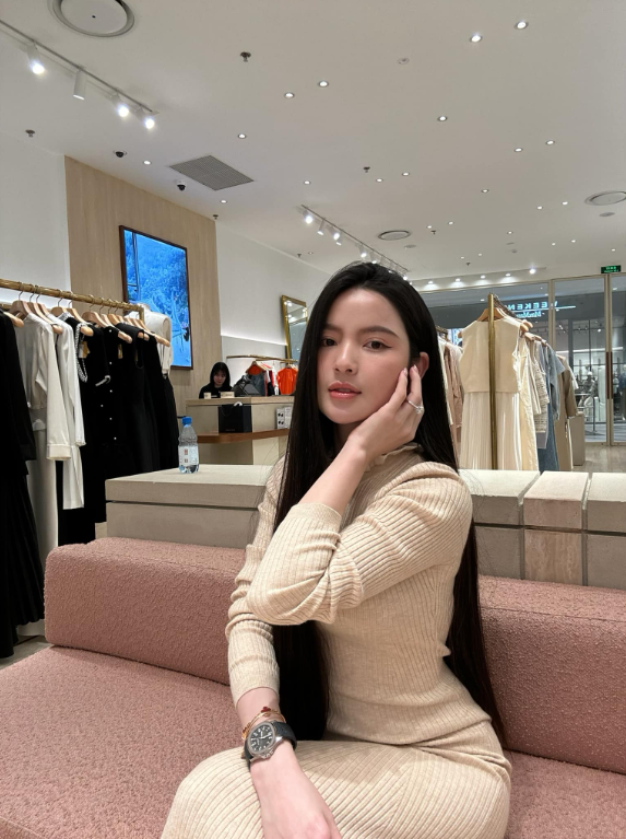 Chu Thanh Huyền khoe doanh thu bán hàng trong hơn 60 phút được 1,6 tỷ đồng với gần 5 nghìn đơn hàng