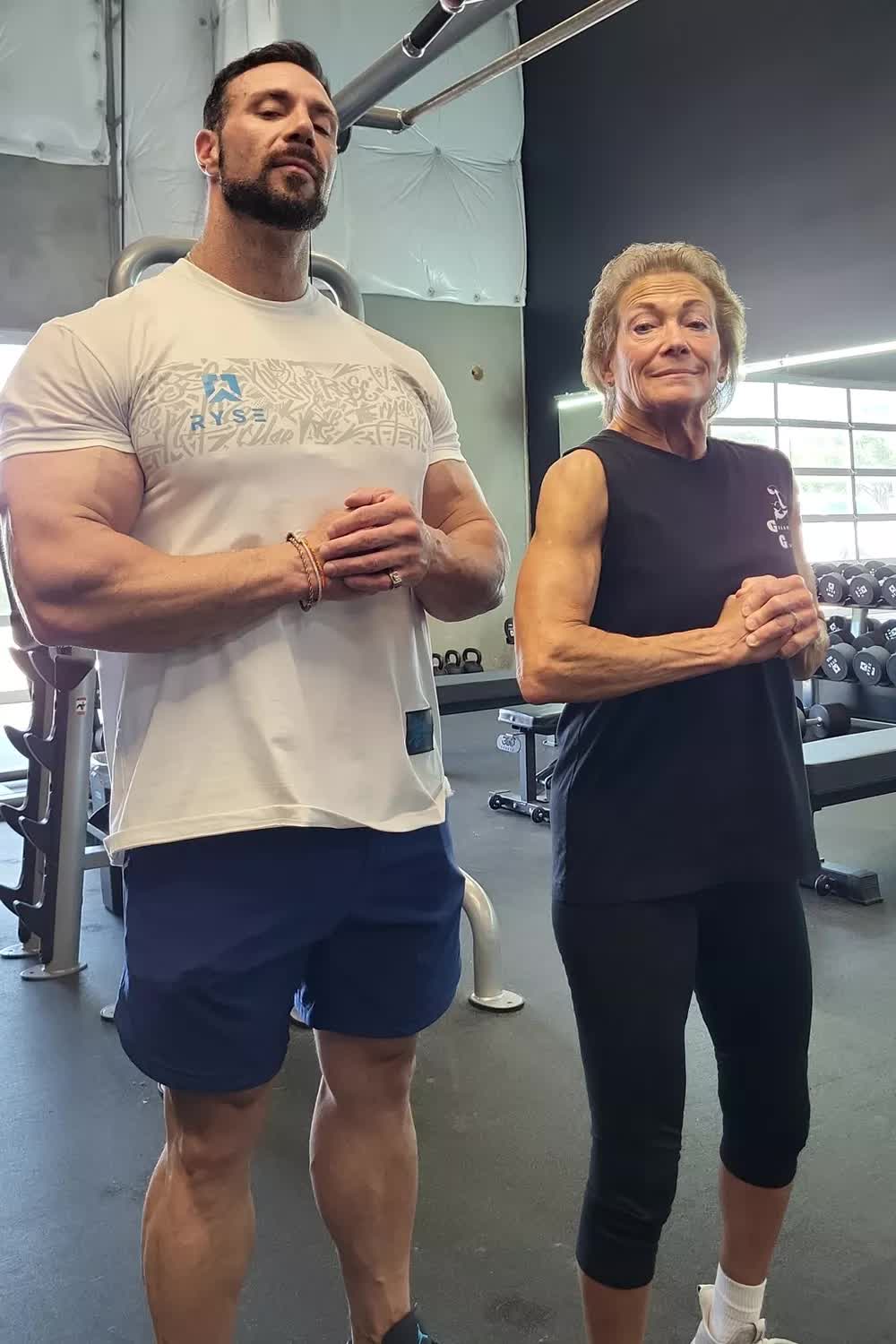 Ngỡ ngàng với cụ bà 68 tuổi nghiện gym, body đỉnh,  khỏe đến nỗi bị ngựa húc mà không gãy xương