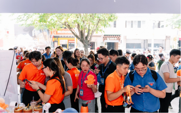 Hàng nghìn khách hàng trải nghiệm sản phẩm dịch vụ của SHB tại Ngày không tiền mặt 2025 - Ảnh 1.