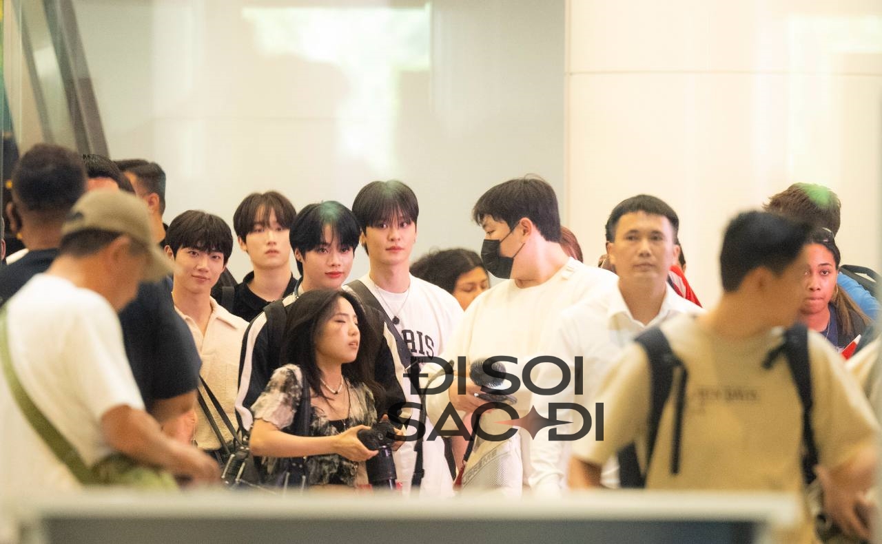 Idol người Việt Hanbin và các thành viên TEMPEST đổ bộ Nội Bài, visual chị đại chấp hết ống kính cam thường!