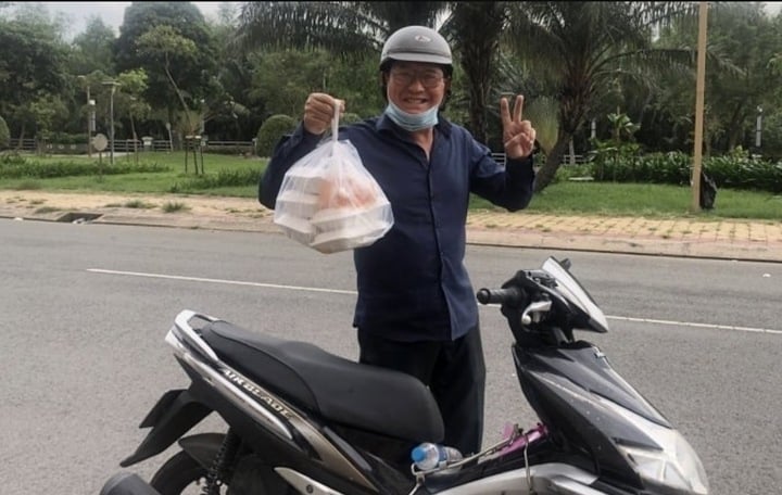Tài tử nổi tiếng từng 'đếm tiền mỏi tay' giờ đi bán bánh, làm shipper