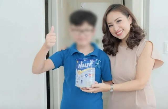 Bà mẹ cho con uống 20 hộp sữa Hiup giả vì tin người nổi tiếng quảng cáo, sản phẩm từng được "nổ" ra sao?- Ảnh 1. Bà mẹ cho con uống 20 hộp sữa Hiup giả vì tin người nổi tiếng quảng cáo, sản phẩm từng được "nổ" ra sao?- Ảnh 1.