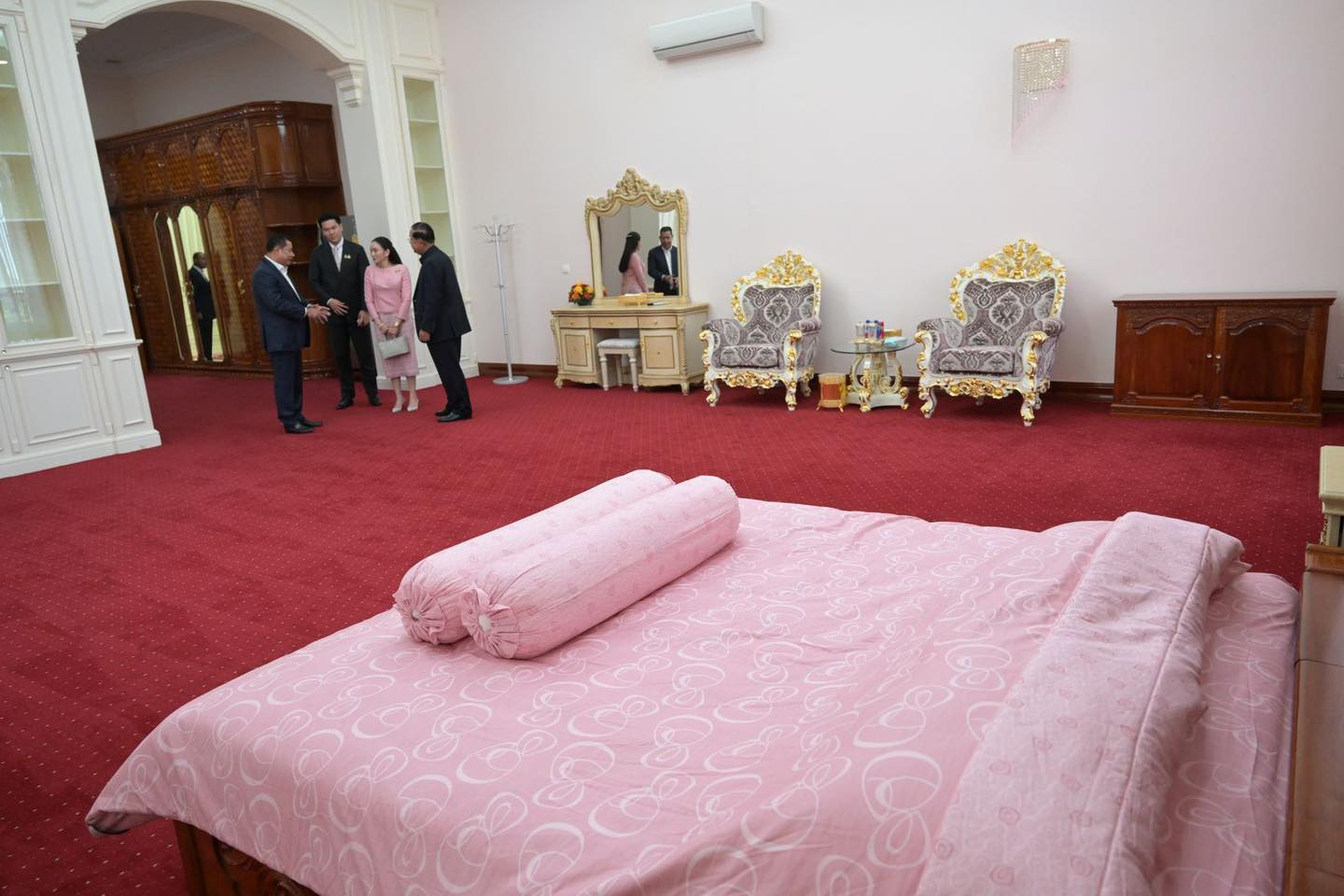 Ông Hun Sen bình luận về cuộc trò chuyện với nữ thủ tướng Thái Lan bị rò rỉ- Ảnh 4. Ông Hun Sen bình luận về cuộc trò chuyện với nữ thủ tướng Thái Lan bị rò rỉ- Ảnh 4.
