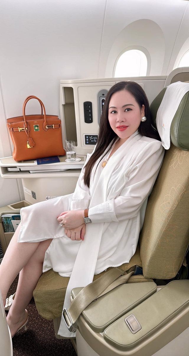 Nữ diễn viên "lùn nhất" Việt Nam bị đá xéo chỉ biết ăn bám chồng Tây - Ảnh 3. Nữ diễn viên "lùn nhất" Việt Nam bị đá xéo chỉ biết ăn bám chồng Tây - Ảnh 3.