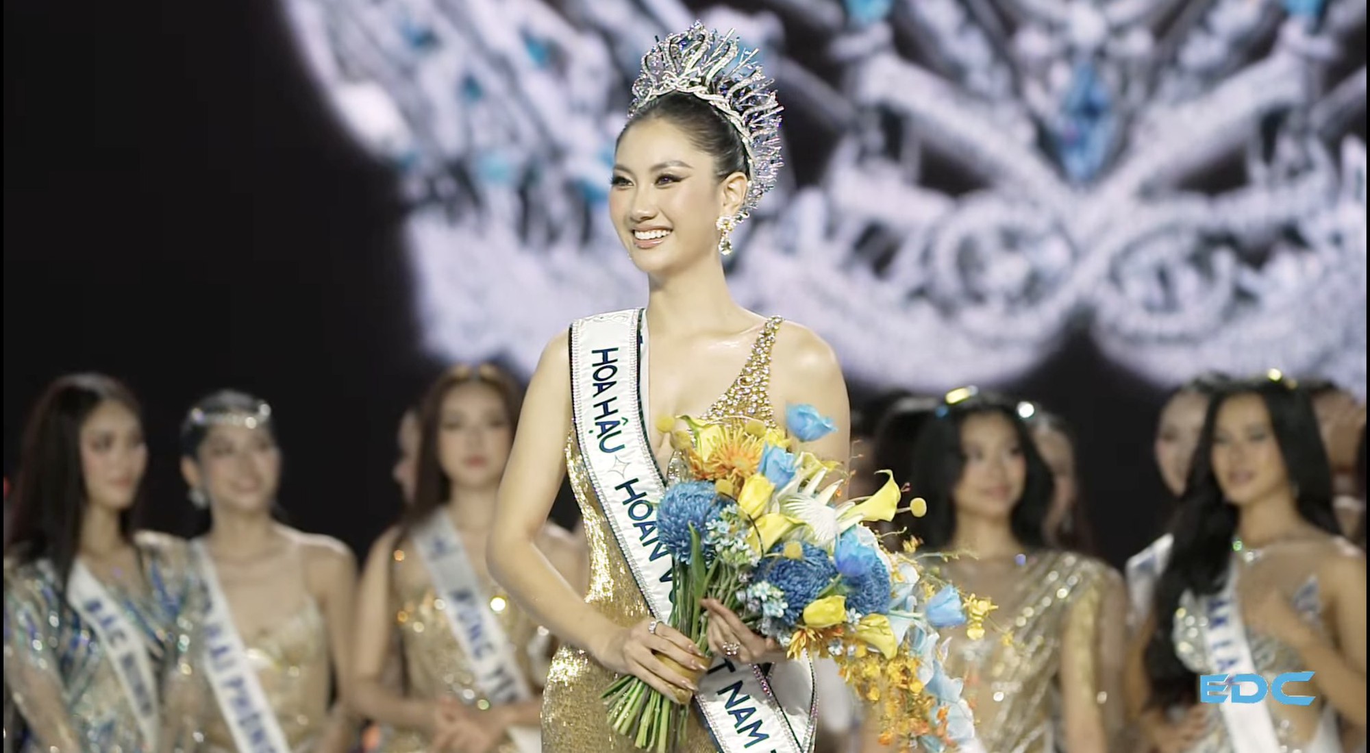Tất tần tật về tân Hoa hậu Hoàn vũ VN Phương Linh: Học vấn siêu khủng, visual đời thường xịn còn gia thế ra sao?- Ảnh 1. Tất tần tật về tân Hoa hậu Hoàn vũ VN Phương Linh: Học vấn siêu khủng, visual đời thường xịn còn gia thế ra sao?- Ảnh 1.