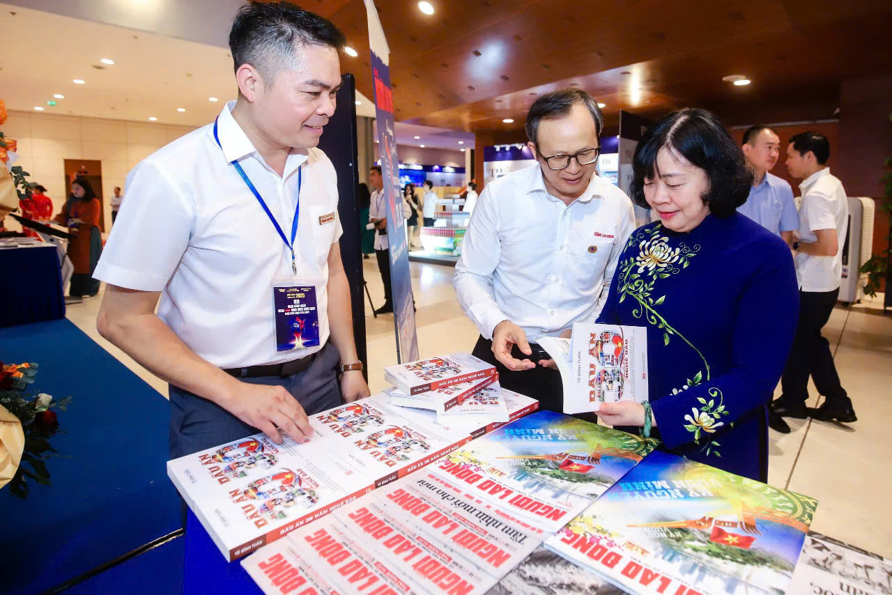 Tổng Bí thư Tô Lâm: Báo chí lan tỏa khát vọng phát triển, xây dựng đất nước hùng cường, thịnh vượng- Ảnh 4. Tổng Bí thư Tô Lâm: Báo chí lan tỏa khát vọng phát triển, xây dựng đất nước hùng cường, thịnh vượng- Ảnh 4.