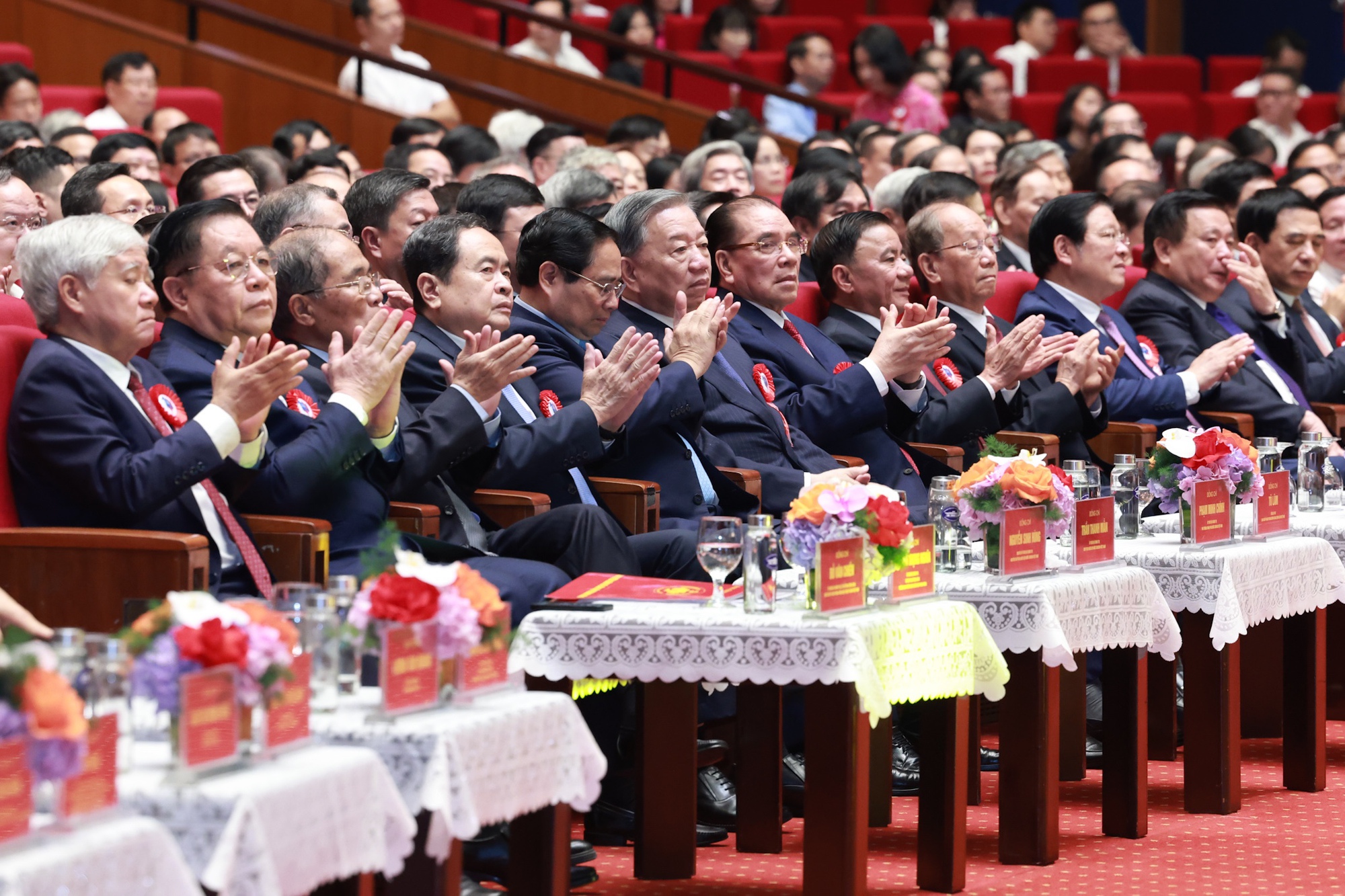 Tổng Bí thư Tô Lâm: Báo chí lan tỏa khát vọng phát triển, xây dựng đất nước hùng cường, thịnh vượng- Ảnh 3. Tổng Bí thư Tô Lâm: Báo chí lan tỏa khát vọng phát triển, xây dựng đất nước hùng cường, thịnh vượng- Ảnh 3.