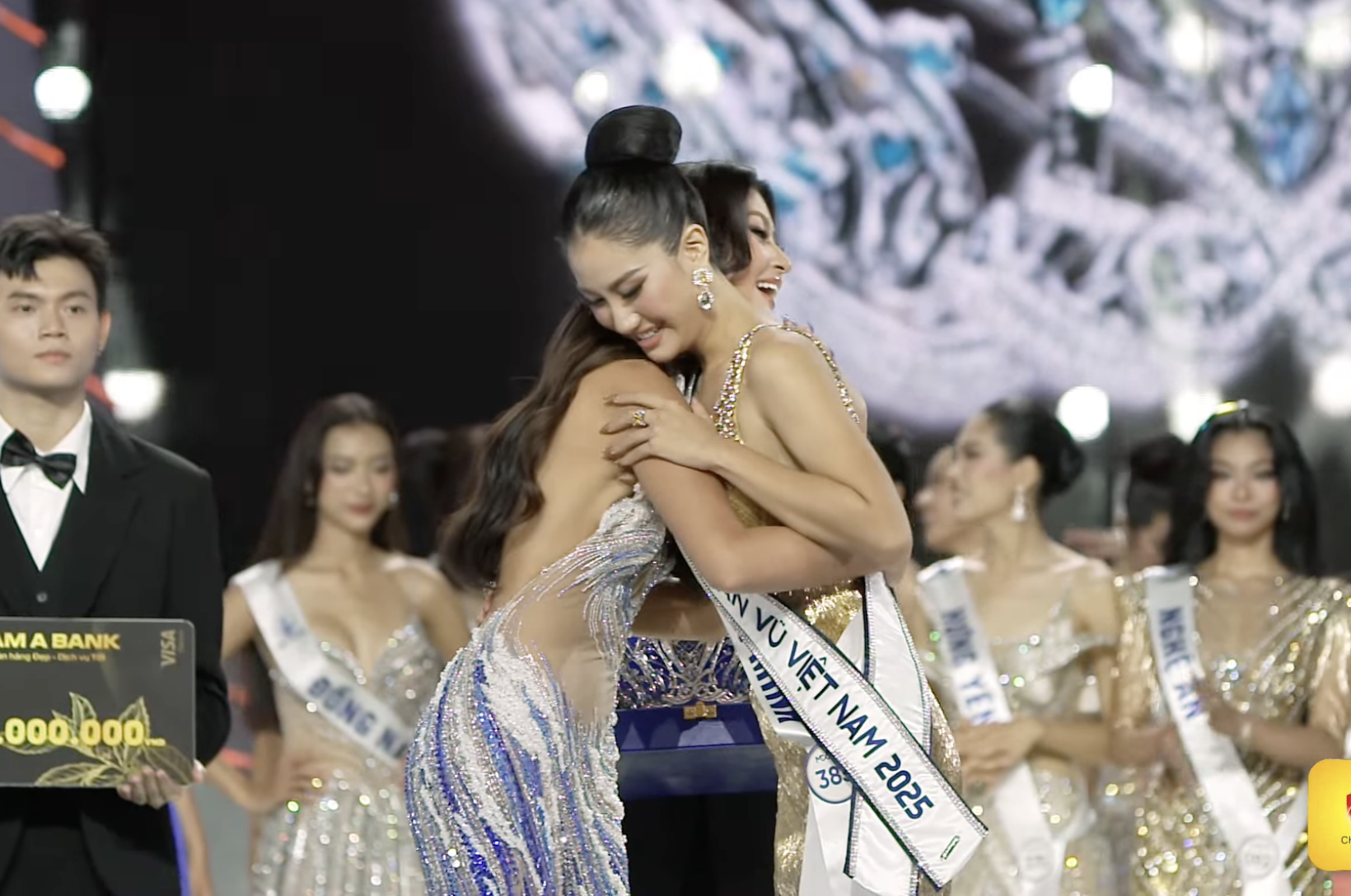 Nguyễn Hoàng Phương Linh chính thức đăng quang Hoa hậu Hoàn vũ Việt Nam 2025!- Ảnh 1. Nguyễn Hoàng Phương Linh chính thức đăng quang Hoa hậu Hoàn vũ Việt Nam 2025!- Ảnh 1.